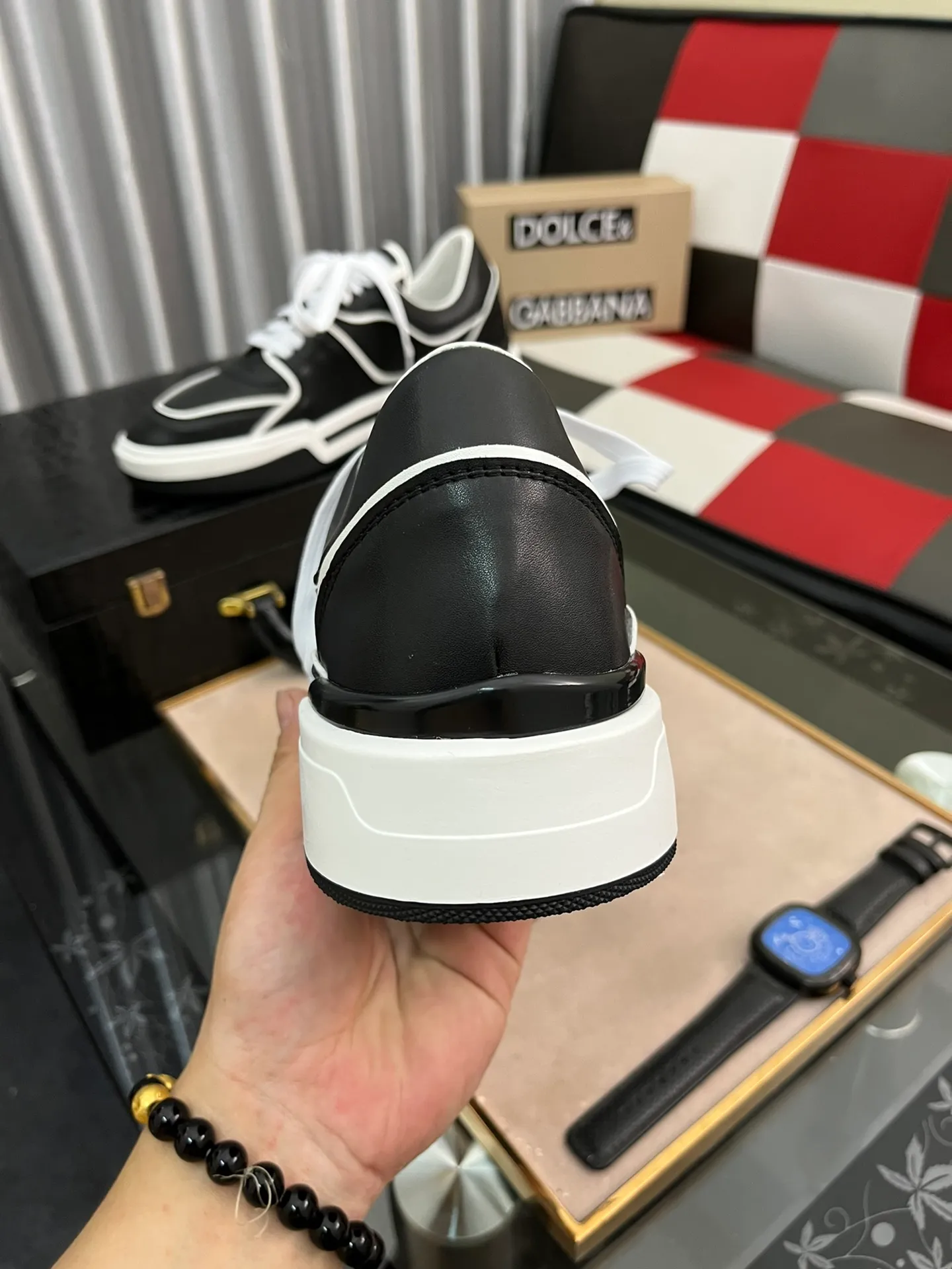 Ex-factory price 480⌚️⌚️DG Men's latest spring and summer 2022, this year's main style, there is no one of them. Super popular and handsome casual shoes. This style inherits the D family's always a little exaggerated yet fashionable style. Exquisite workmanship 🔸Many people love the use of silk cowhide, silk sheepskin lining, [strong][strong][strong] 🔸[strong][strong][strong], a perfect interpretation of the latest inspiration for shoes Classic and fashion are integrated, luxury dream surpasses fashion and high-end quality 💪💪Rubber outsole Size: 38-45, 5⃣️ colors available